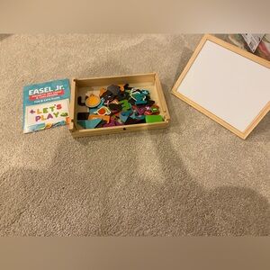 Like new chuckle & roar magnetic play easel
